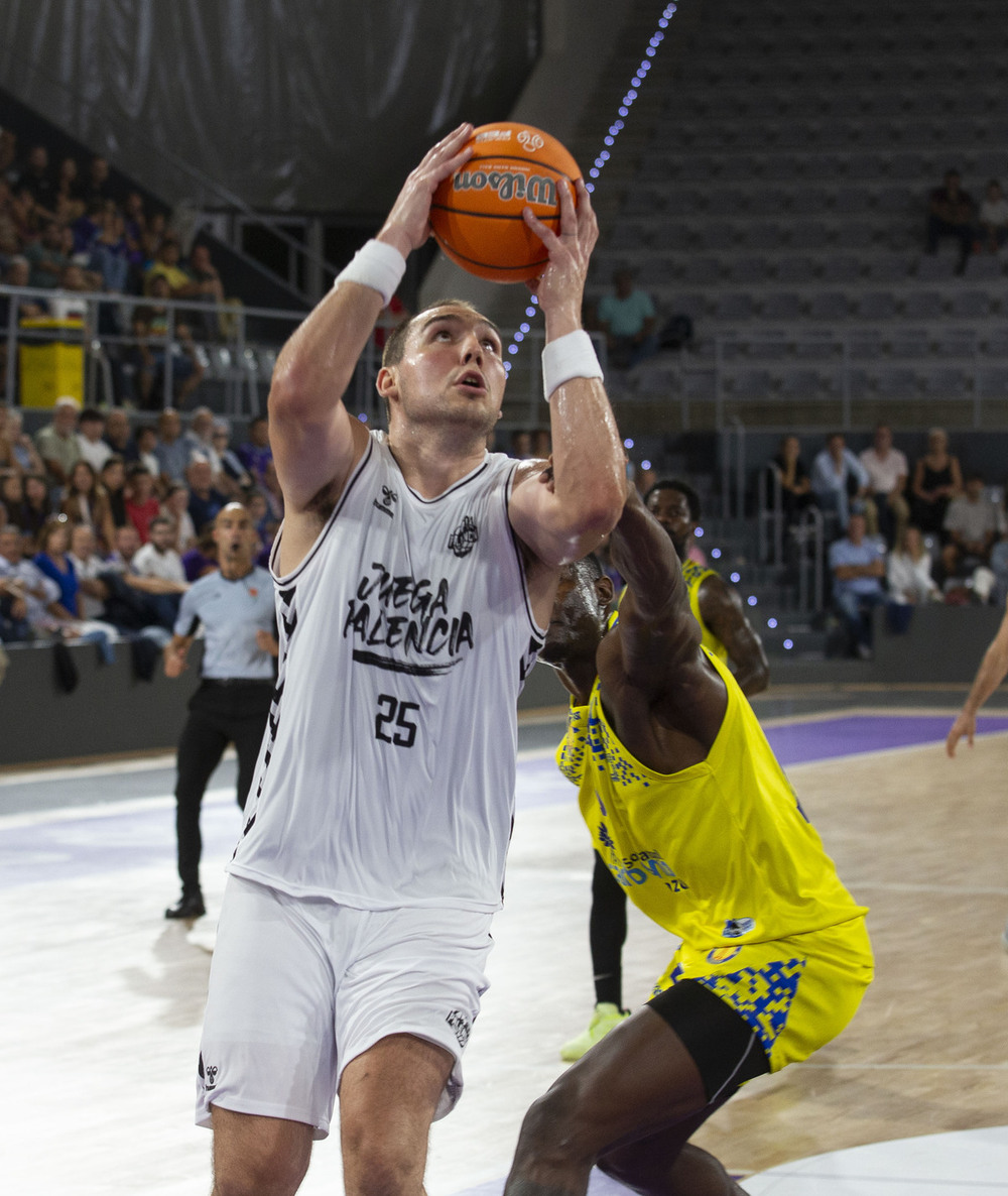 El Palencia Baloncesto se acaba ahogando en el Pisuerga